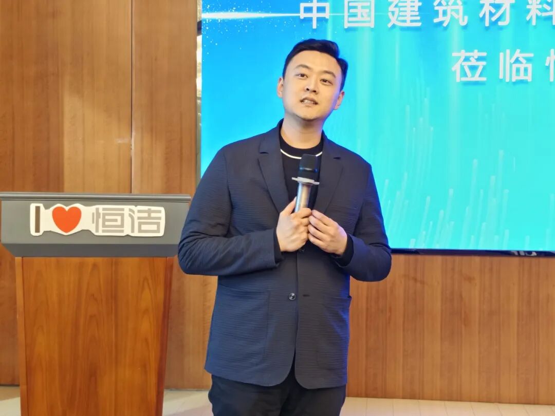 7、总经理谢泽楷.jpg 7、总经理谢泽楷.jpg